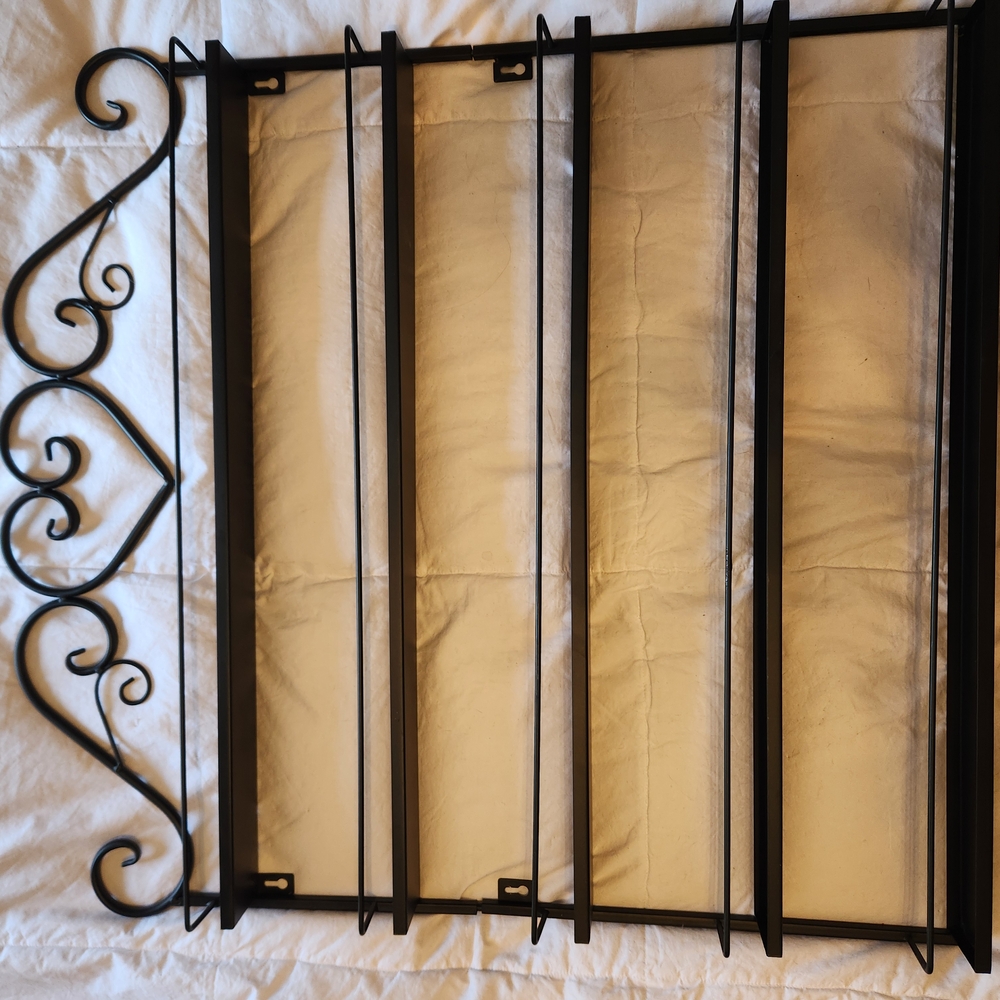 Black Metal Wall Essential Oil Storage And Organizer